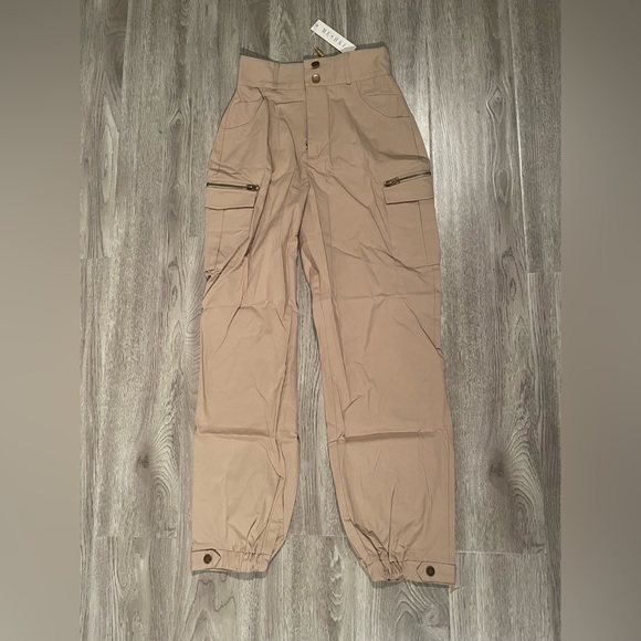 Meshki ziporra stone-tan cargo pants with zipper pockets and elastic ankles - Picture 2 of 7